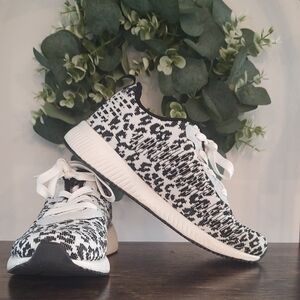 Skechers Bobs Memory Foam Black and White Women's Sneakers Size 6